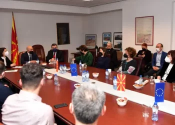 Kovaçevski në Bruksel në takim me profeisonistë të rinj nga Maqedonia e Veriut në Belgjikë: Përvojat profesionale i hapin mundësitë për bashkëpunim në sfera më të ndryshme