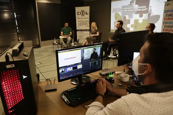 Panel diskutimi i CIVILit: Me referendumin ose mbi të