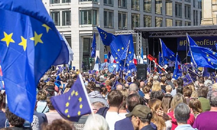 Thirrje për të gjitha partitë politike që ta shpërndajnë këngën Insieme/Së bashku në profilet e tyre të rrjeteve sociale