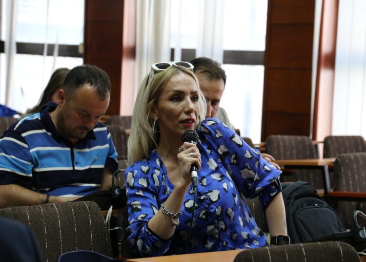 Asani: Nuk duhet të turpërohemi e as të fshehim se dimë edhe gjuhë tjera