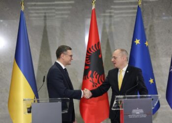 Kuleba flet shqip në Tiranë në Samitin për Ukrainën: I jemi mirënjohës Shqipërisë