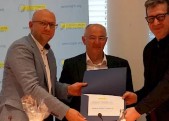 Detaje interesante nga ceremonia e ndarjes së çmimit për Solidaritetin për Gazetarët e Evropës Juglindore në Bundestagun gjerman, për Xhabir Derallën