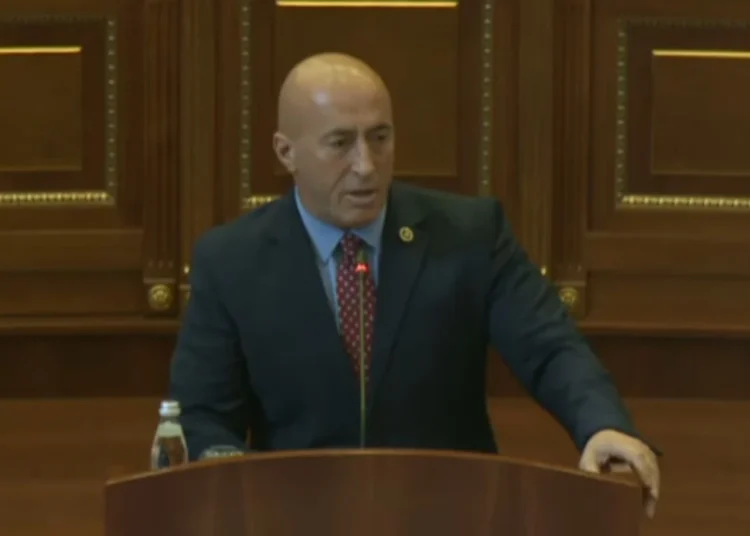 Seancë e jashtëzakonshme për ushtarët në Kosovë, ‘shpërthen’ Haradinaj: Kurti, spiun i Serbisë! Tradhtar që e lë ushtrinë pa bukë
