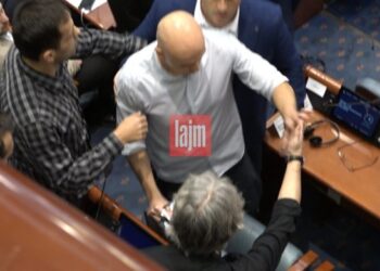 Apasiev me sharje të fëlliqura në Kuvend ndaj deputetëve të VMRO-së