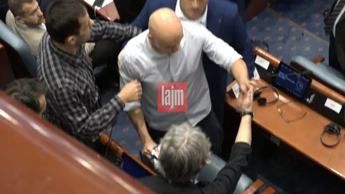 Apasiev me sharje të fëlliqura në Kuvend ndaj deputetëve të VMRO-së