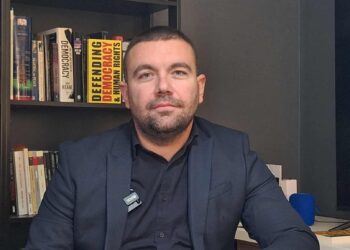 Lorik Idrizi: Dezinformimi dhe narrativa malinje pengojnë integrimin euro-atlantik, ndërsa edukimi i të rinjve është çelësi për demokracinë