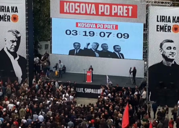 Dhjetëra mijëra në „Marshin për Liri“ në Prishtinë – tubimi që tejkaloi ndasitë politike