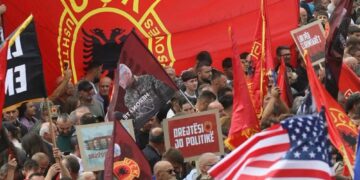 Kurthi i dyfishtë: Pse çfarëdo vendimi nga Haga do të shërbejë si armë politike