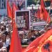 Mijëra protestuan në Prishtinë kundër aktgjykimit për ish-krerët e Ushtrisë Çlirimtare të Kosovës